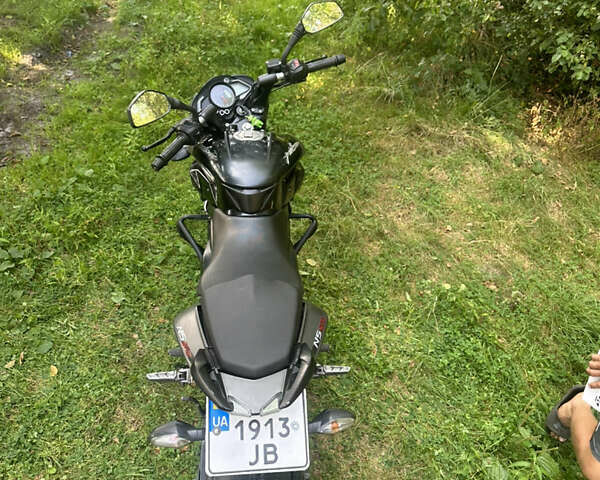 Черный Баджадж Pulsar NS200, объемом двигателя 0.2 л и пробегом 8 тыс. км за 2100 $, фото 6 на Automoto.ua