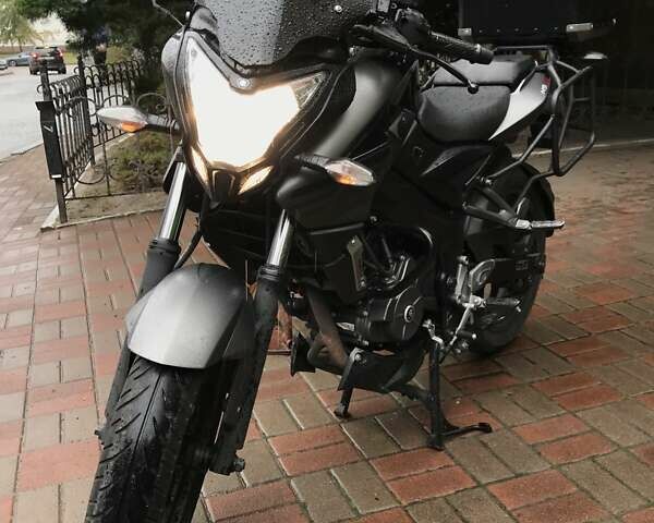 Черный Баджадж Pulsar NS200, объемом двигателя 0.2 л и пробегом 19 тыс. км за 1700 $, фото 4 на Automoto.ua