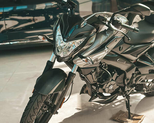 Черный Баджадж Pulsar NS200, объемом двигателя 0.2 л и пробегом 2 тыс. км за 2900 $, фото 2 на Automoto.ua