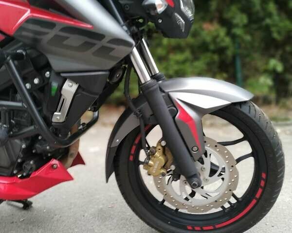 Красный Баджадж Pulsar NS200, объемом двигателя 0.2 л и пробегом 12 тыс. км за 2050 $, фото 7 на Automoto.ua