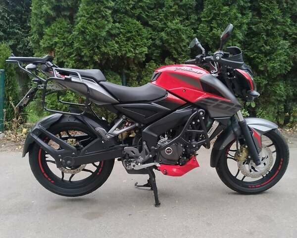 Красный Баджадж Pulsar NS200, объемом двигателя 0.2 л и пробегом 12 тыс. км за 2050 $, фото 1 на Automoto.ua
