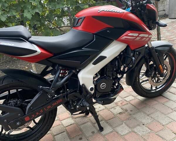 Красный Баджадж Pulsar NS200, объемом двигателя 0.2 л и пробегом 8 тыс. км за 2000 $, фото 1 на Automoto.ua