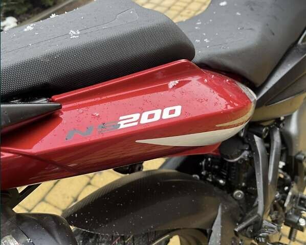 Красный Баджадж Pulsar NS200, объемом двигателя 0 л и пробегом 1 тыс. км за 2850 $, фото 4 на Automoto.ua