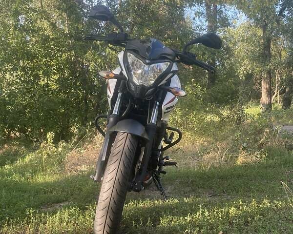 Баджадж Pulsar NS200, объемом двигателя 0.2 л и пробегом 18 тыс. км за 2000 $, фото 1 на Automoto.ua