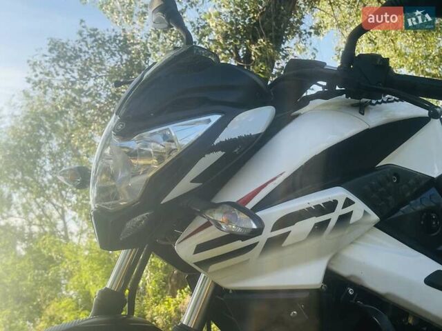 Баджадж Pulsar NS200, объемом двигателя 0.2 л и пробегом 18 тыс. км за 2000 $, фото 11 на Automoto.ua