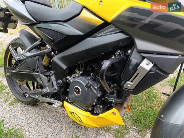 Жовтий Баджадж Pulsar NS200, об'ємом двигуна 0.2 л та пробігом 28 тис. км за 2000 $, фото 3 на Automoto.ua