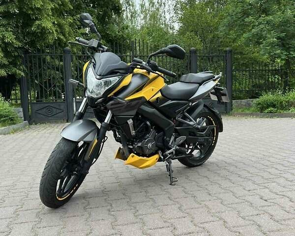 Желтый Баджадж Pulsar NS200, объемом двигателя 0.2 л и пробегом 13 тыс. км за 2400 $, фото 13 на Automoto.ua