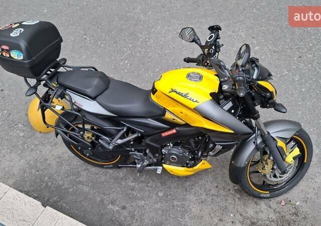 Желтый Баджадж Pulsar NS200, объемом двигателя 0.2 л и пробегом 18 тыс. км за 1900 $, фото 4 на Automoto.ua