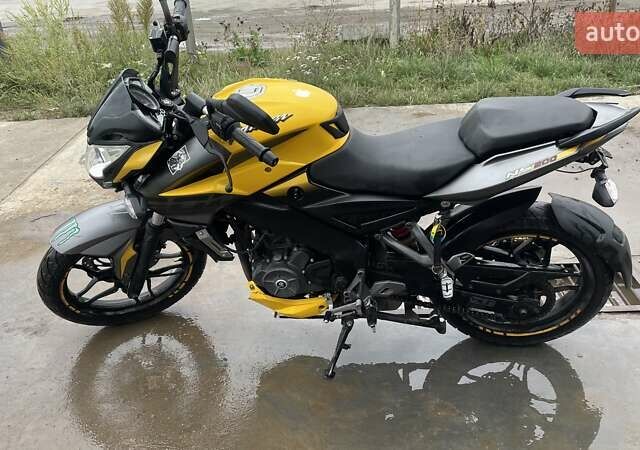 Желтый Баджадж Pulsar NS200, объемом двигателя 0.2 л и пробегом 25 тыс. км за 1550 $, фото 8 на Automoto.ua