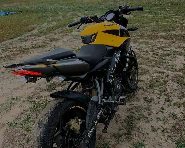Желтый Баджадж Pulsar NS200, объемом двигателя 0.2 л и пробегом 13 тыс. км за 1800 $, фото 2 на Automoto.ua