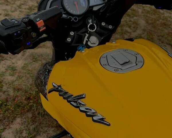 Желтый Баджадж Pulsar NS200, объемом двигателя 0.2 л и пробегом 13 тыс. км за 1800 $, фото 4 на Automoto.ua