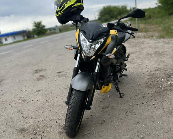 Желтый Баджадж Pulsar NS200, объемом двигателя 0.2 л и пробегом 6 тыс. км за 2500 $, фото 1 на Automoto.ua