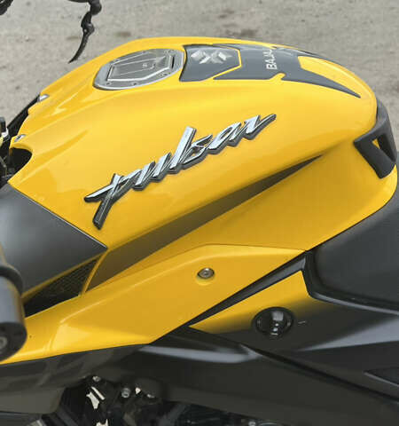 Желтый Баджадж Pulsar NS200, объемом двигателя 0.2 л и пробегом 6 тыс. км за 2500 $, фото 5 на Automoto.ua