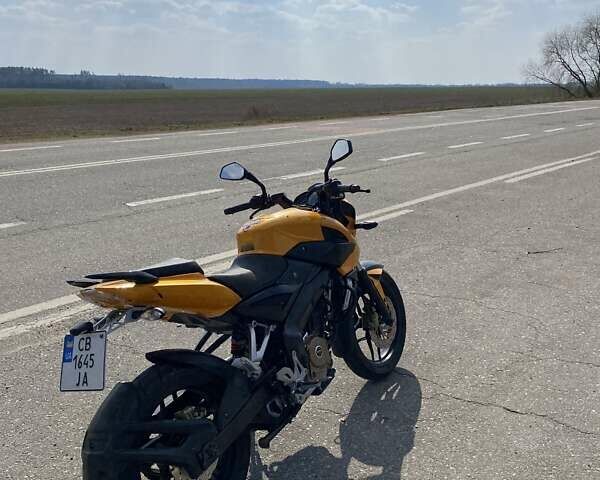 Желтый Баджадж Pulsar NS200, объемом двигателя 0 л и пробегом 17 тыс. км за 1600 $, фото 2 на Automoto.ua