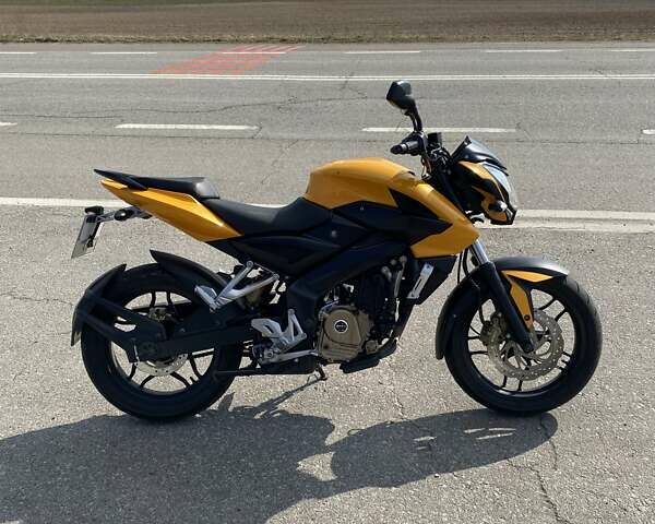Желтый Баджадж Pulsar NS200, объемом двигателя 0 л и пробегом 17 тыс. км за 1600 $, фото 1 на Automoto.ua