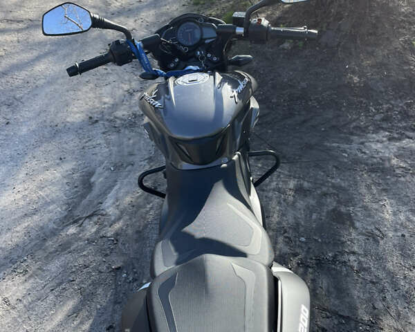 Сірий Баджадж Pulsar NS200, об'ємом двигуна 0.2 л та пробігом 3 тис. км за 2400 $, фото 4 на Automoto.ua