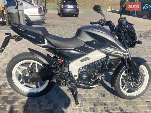 Серый Баджадж Pulsar NS200, объемом двигателя 0.2 л и пробегом 19 тыс. км за 2200 $, фото 2 на Automoto.ua