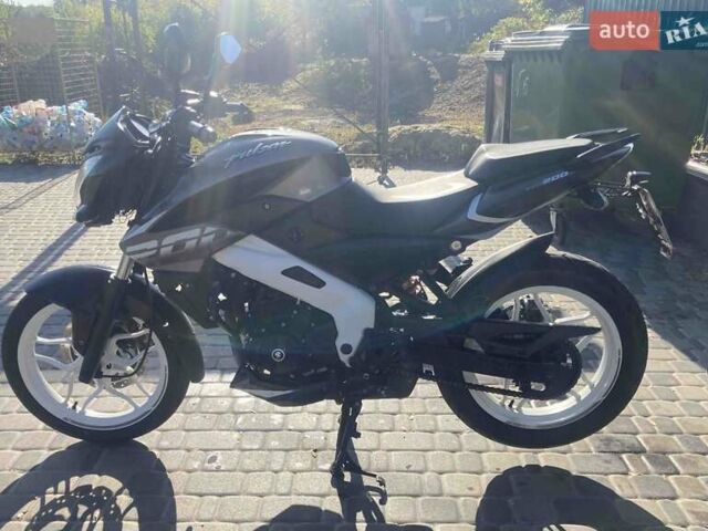 Серый Баджадж Pulsar NS200, объемом двигателя 0.2 л и пробегом 19 тыс. км за 2200 $, фото 1 на Automoto.ua