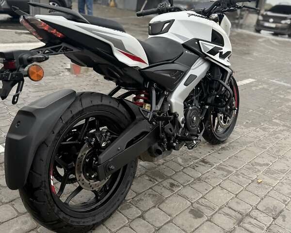 Баджадж Pulsar NS400 2025 у Первомайськ на Automoto.ua Білий Баджадж Pulsar NS400, об'ємом двигуна 0 л та пробігом 5 тис. км за 4150 $, фото 7 на Automoto.ua