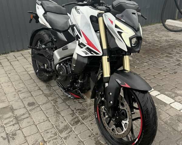 Баджадж Pulsar NS400 2025 у Первомайськ на Automoto.ua Білий Баджадж Pulsar NS400, об'ємом двигуна 0 л та пробігом 5 тис. км за 4150 $, фото 8 на Automoto.ua