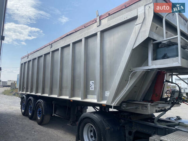 Беналу C34CMS01 2001 в Днепре (Днепропетровске) на Automoto.ua Серый Беналу C34CMS01, объемом двигателя 0 л и пробегом 0 тыс. км за 17500 $, фото 6 на Automoto.ua