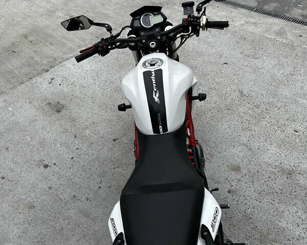 Бенелли TNT 300 2015 в Киеве на Automoto.ua Белый Бенелли TNT 300, объемом двигателя 0.3 л и пробегом 30 тыс. км за 2900 $, фото 5 на Automoto.ua