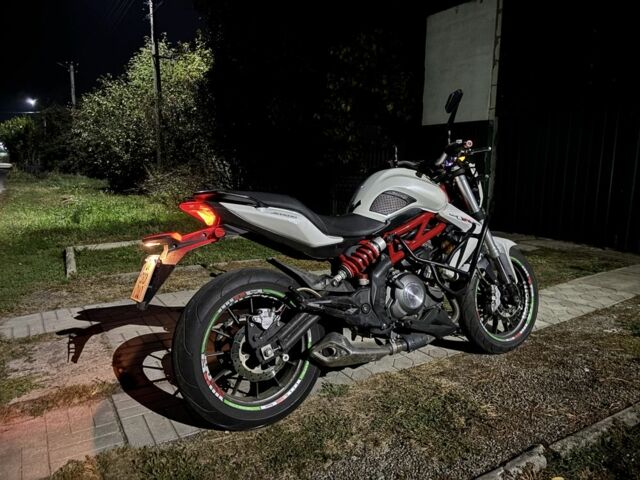 Бенелли TNT 300, объемом двигателя 0.3 л и пробегом 0 тыс. км за 2999 $, фото 3 на Automoto.ua