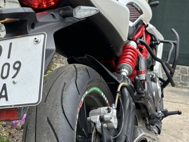 Бенелли TNT 300, объемом двигателя 0.3 л и пробегом 0 тыс. км за 2999 $, фото 4 на Automoto.ua