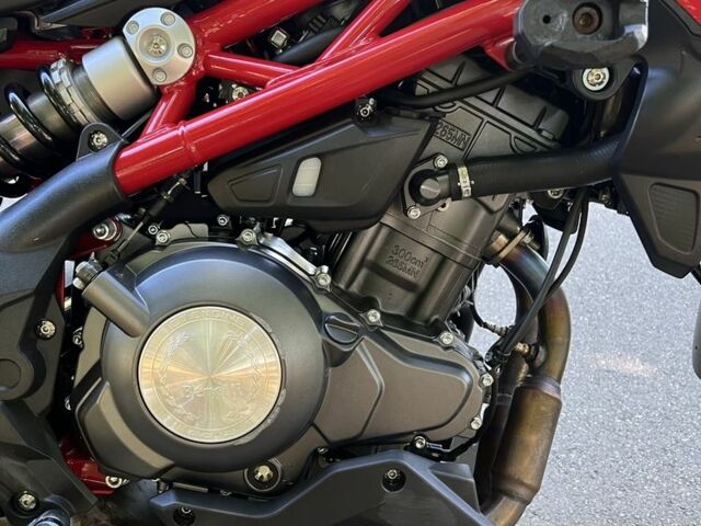 Бенелли TNT 302S, объемом двигателя 0.3 л и пробегом 0 тыс. км за 3600 $, фото 4 на Automoto.ua