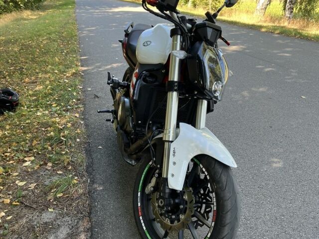 Бенелли TNT 302S, объемом двигателя 0.3 л и пробегом 0 тыс. км за 3600 $, фото 3 на Automoto.ua