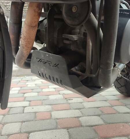 Красный Бенелли TRK 502X, объемом двигателя 0.5 л и пробегом 13 тыс. км за 5500 $, фото 5 на Automoto.ua