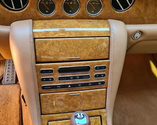 Черный Бентли Арнаж, объемом двигателя 6.76 л и пробегом 60 тыс. км за 70000 $, фото 5 на Automoto.ua