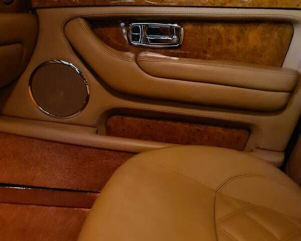 Черный Бентли Арнаж, объемом двигателя 6.76 л и пробегом 60 тыс. км за 70000 $, фото 20 на Automoto.ua