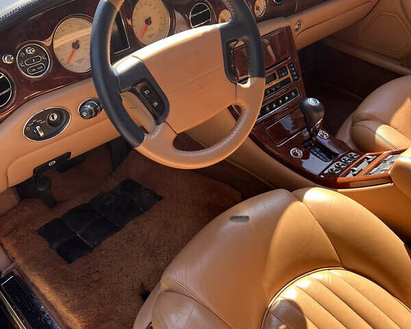 Синій Бентлі Arnage, об'ємом двигуна 4.4 л та пробігом 110 тис. км за 35500 $, фото 5 на Automoto.ua