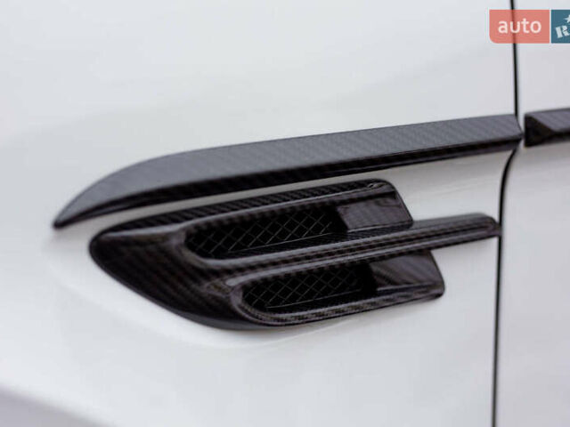 Білий Бентлі Бентайга, об'ємом двигуна 4 л та пробігом 32 тис. км за 155000 $, фото 7 на Automoto.ua