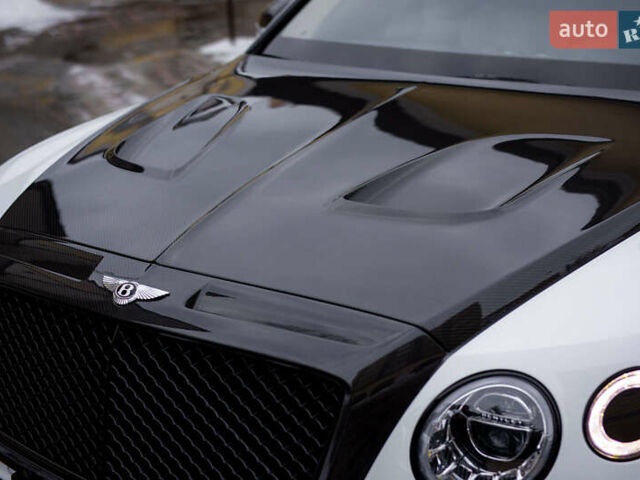 Білий Бентлі Бентайга, об'ємом двигуна 4 л та пробігом 32 тис. км за 155000 $, фото 5 на Automoto.ua