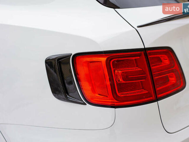 Білий Бентлі Бентайга, об'ємом двигуна 4 л та пробігом 32 тис. км за 155000 $, фото 8 на Automoto.ua