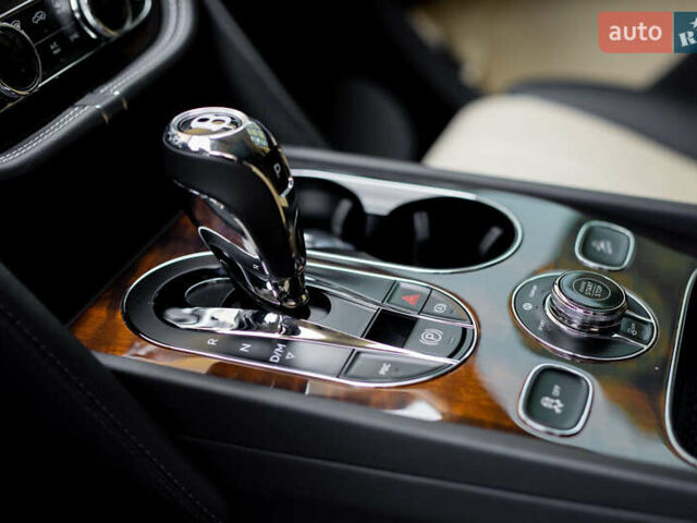 Білий Бентлі Бентайга, об'ємом двигуна 4 л та пробігом 32 тис. км за 155000 $, фото 20 на Automoto.ua