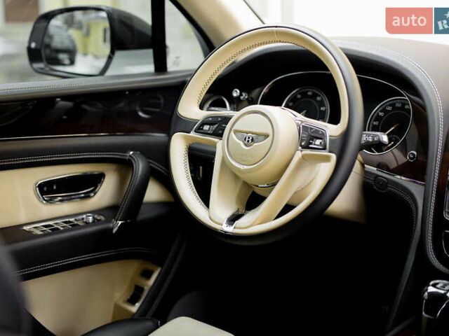 Білий Бентлі Бентайга, об'ємом двигуна 4 л та пробігом 32 тис. км за 155000 $, фото 22 на Automoto.ua