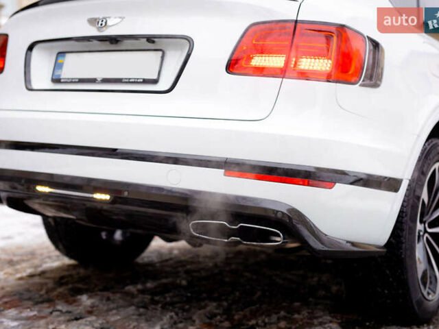 Білий Бентлі Бентайга, об'ємом двигуна 4 л та пробігом 32 тис. км за 155000 $, фото 16 на Automoto.ua