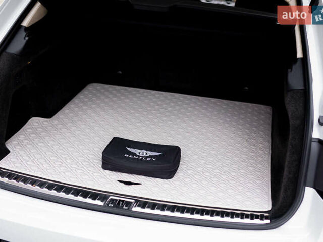 Білий Бентлі Бентайга, об'ємом двигуна 4 л та пробігом 32 тис. км за 155000 $, фото 23 на Automoto.ua