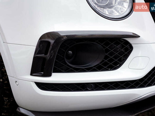 Білий Бентлі Бентайга, об'ємом двигуна 4 л та пробігом 32 тис. км за 155000 $, фото 13 на Automoto.ua