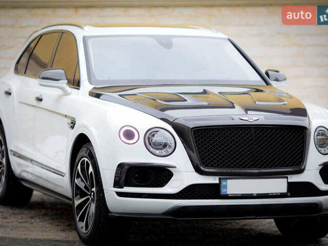 Білий Бентлі Бентайга, об'ємом двигуна 4 л та пробігом 32 тис. км за 155000 $, фото 2 на Automoto.ua