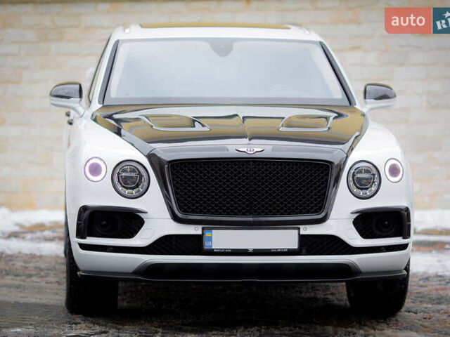 Білий Бентлі Бентайга, об'ємом двигуна 4 л та пробігом 32 тис. км за 155000 $, фото 1 на Automoto.ua