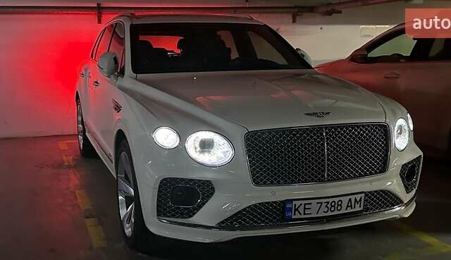 Білий Бентлі Бентайга, об'ємом двигуна 3 л та пробігом 37 тис. км за 210000 $, фото 5 на Automoto.ua