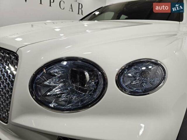 Білий Бентлі Бентайга, об'ємом двигуна 3 л та пробігом 44 тис. км за 171999 $, фото 4 на Automoto.ua