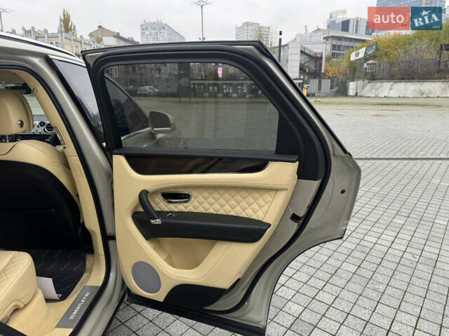 Бежевый Бентли Бентайга, объемом двигателя 5.95 л и пробегом 44 тыс. км за 119999 $, фото 29 на Automoto.ua