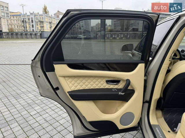 Бежевый Бентли Бентайга, объемом двигателя 5.95 л и пробегом 44 тыс. км за 119999 $, фото 20 на Automoto.ua