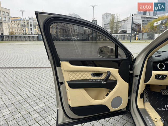 Бежевый Бентли Бентайга, объемом двигателя 5.95 л и пробегом 44 тыс. км за 119999 $, фото 10 на Automoto.ua