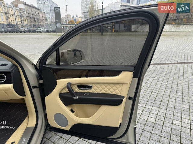 Бежевый Бентли Бентайга, объемом двигателя 5.95 л и пробегом 44 тыс. км за 119999 $, фото 26 на Automoto.ua